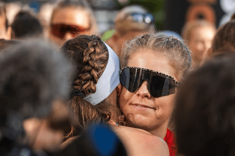 The hug between Sophia Laukli with Judith Wyder